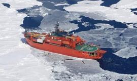 Išgelbėti visi Antarktidoje įstrigusio laivo keleiviai