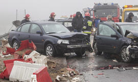 Lenkijoje susidūrė 13 automobilių, į ligonines nugabenti šeši sužeistieji