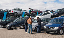 Naujų automobilių rinka Lietuvoje stagnuoja, naudotų - gerina rekordus