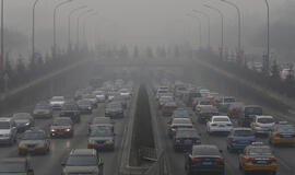 Pekine dėl smogo uždarytos autostrados