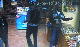 Policija prašo atpažinti įtariamuosius