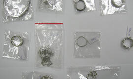 Pora vežė nedeklaruotas brangenybes