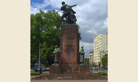 Varšuva nedrįsta atsisveikinti su paminklu sovietų kariams