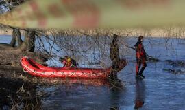 Ugniagesiai vaidina skęstančiuosius