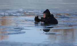 Ugniagesiai vaidina skęstančiuosius
