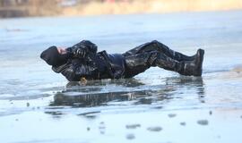 Ugniagesiai vaidina skęstančiuosius