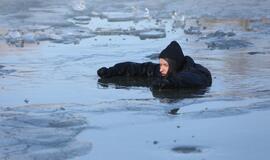 Ugniagesiai vaidina skęstančiuosius