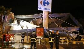 Prancūzijoje sugriuvo prekybos centro "Carrefour" stogas