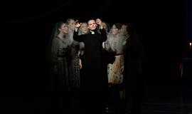 "Altorių šešėly" Klaipėdoje virto šokio spektakliu