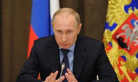 Vladimiras Putinas pasirašė įsaką dėl Krymo nepriklausomybės pripažinimo