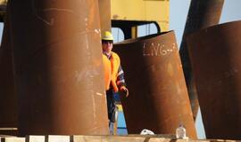 Baigti kalti poliai SGD terminalo krantinei