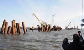 Baigti kalti poliai SGD terminalo krantinei