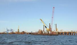 Baigti kalti poliai SGD terminalo krantinei