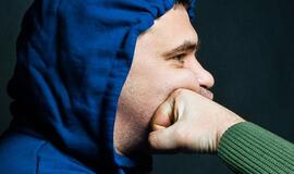 Po smūgio į galvą dingo telefonas, pasas, piniginė