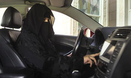Už tai, kad vairavo automobilį, moteris Saudo Arabijoje bus nuplakta ir sės į kalėjimą