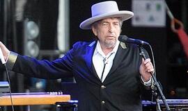 Bobas Dylanas: "Pasaulio vadai nesiklauso muzikos"