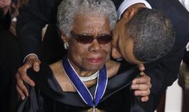 Paskutinė Majos Andželou žinutė: "Įsiklausykite į save; šioje tyloje jūs galbūt išgirsite Dievo balsą"