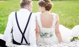 Vis daugiau jaunavedžių santuokas registruoja tik bažnyčiose