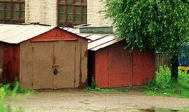 Ilgapirščiai opelį suremontavo patys