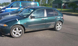 Pasieniečiai sulaikė du rūkalų krovinius ir keturis jas gabenusius asmenis