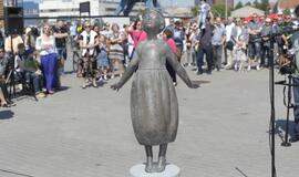 Šiauriniame rage atidengta mergaitės skulptūra