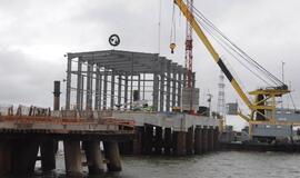 SGD terminalo krantinėje iškeltas statybų vainikas