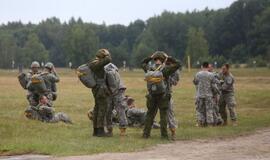 Pratybos kariniame poligone