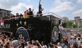 Pusė milijono futbolo aistruolių Berlyne pasitiko naujuosius pasaulio čempionus