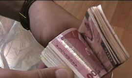 Taksistas pavogtus pinigus pralošė kazino (video)