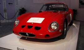 Pagerinti du pasaulio rekordai: ilgiausiai dirbusio žinių vedėjo ir brangiausiai parduoto "Ferrari"