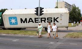 Pavojingai pasviro jūrinis konteineris