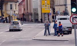 Tiltų gatvė: vėl uždraus važiuoti lengvajam transportui