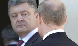 Vladimiras Putinas ir Petro Porošenka paspaudė vienas kitam ranką