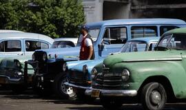 Barakas Obama prekybos sankcijas Kubai pratęsė dar metams