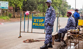 Ebolos virusą atradęs mokslininkas įspėja, kad epidemija gali išplisti ir į kitus žemynus