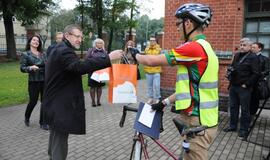 Greičiausieji Klaipėdoje - autobusas ir dviratis