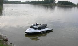 Sulaikytas vandens motociklu ežere plaukiojęs šilutiškis