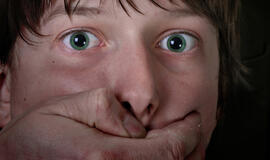 Ukmergėje jaunuolis apiplėšė nepilnametį ir tėvo sugyventinę