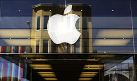 "Apple" pardavimai lenkia prognozes po stiprių "iPhone" pardavimų