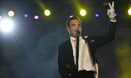 Dainininko Robio Viljamso žmona pagimdė berniuką