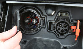 Greitojo įkrovimo stotelė Vilniuje per dieną įkrauna du elektromobilius