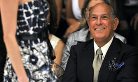 Mirė JAV dizaineris Oskaras de la Renta