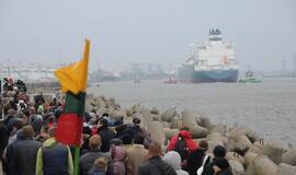 Į Klaipėdą atplaukė laivas-saugykla "Independence"