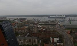 Į Klaipėdą atplaukė laivas-saugykla "Independence"