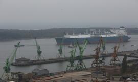 Į Klaipėdą atplaukė laivas-saugykla "Independence"