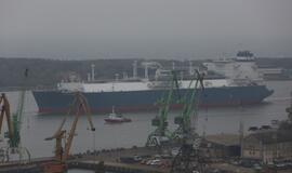 Į Klaipėdą atplaukė laivas-saugykla "Independence"