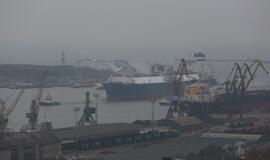 Į Klaipėdą atplaukė laivas-saugykla "Independence"