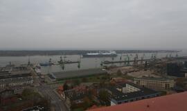 Į Klaipėdą atplaukė laivas-saugykla "Independence"