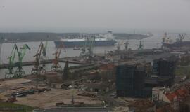 Į Klaipėdą atplaukė laivas-saugykla "Independence"