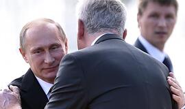 Serbijos prezidentas apdovanojo "brangųjį brolį Vladimirą"